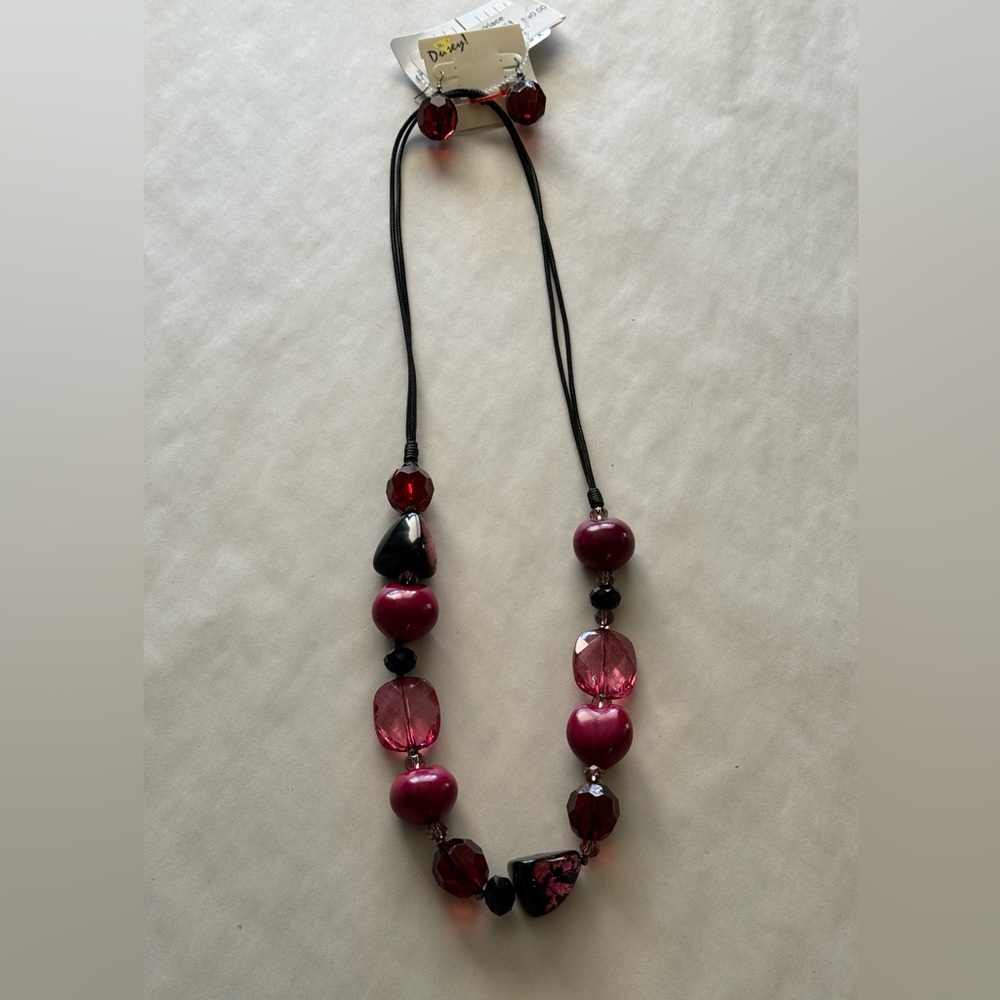 Beautiful Women’s 3 Piece necklace/ earrings set.
